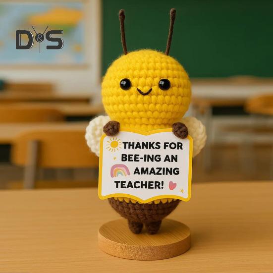 Crocheted Bee Teacher Appreciation Gift Handmade Thankful Bee Ornament with Sign Bee Crochet Doll Gift for Teachers Birthday Teacher's Day