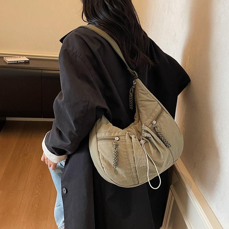 2025 Autumn New Commuter Tote Bag Women's Simple Fashion Solid Color Light Literary and Artistic Style Niche Messenger Bag