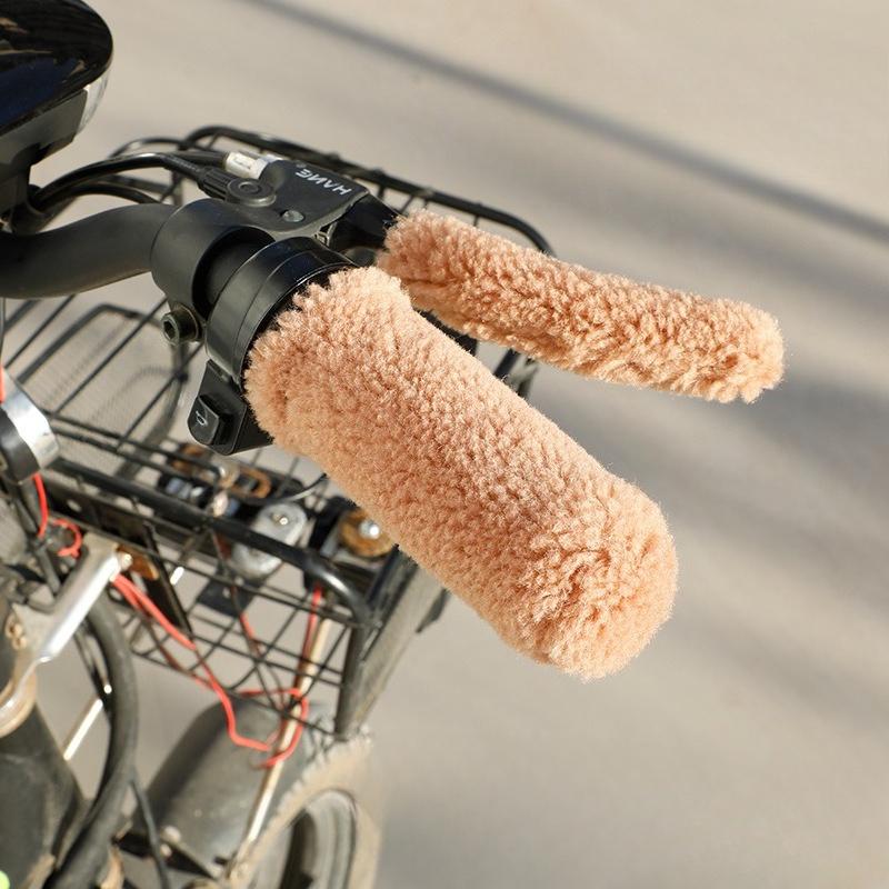 New Granular Fleece Imitation Plush Handle Cover, Anti-slip, Hand Protection and Warmth Universal for Electric Bikes, Motorcycles and Tricycles