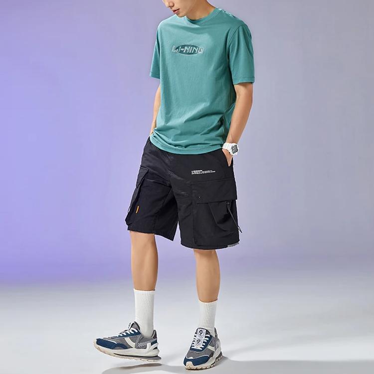 Li Ning Sports Basketball Series All Things Self-Growth Theme Printed Sports Short Sleeve T-Shirt Men Tops Gray Lake-Blue AHSR367-5