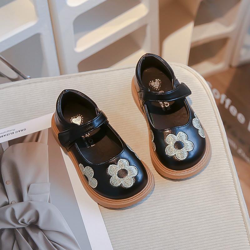 Nové dívčí módní univerzální západní princeznovské boty v korejském stylu s vyšívanými květinami pro volný čas