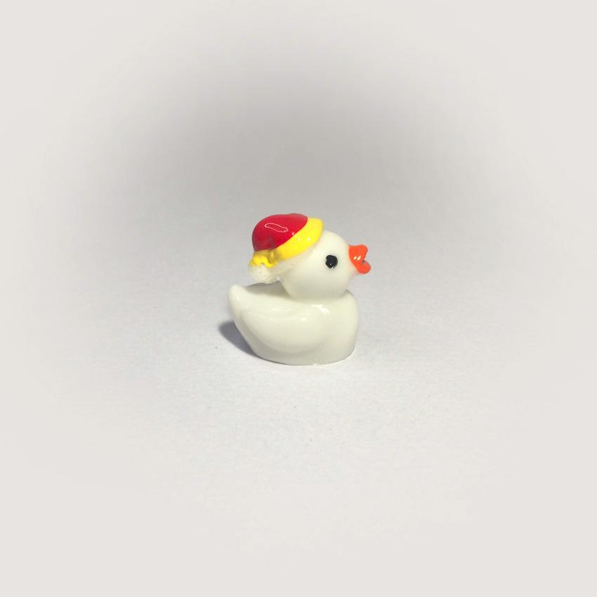 Vivid Luminous Duckling Pendant: Creative Micro-Landscape Ornament in Resin