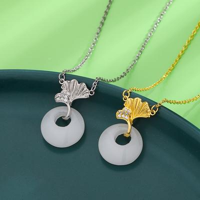 Collana in argento sterling S925 con catena a clavicola, foglia di ginkgo con diamanti, fibbia di sicurezza in giada bianca per donna