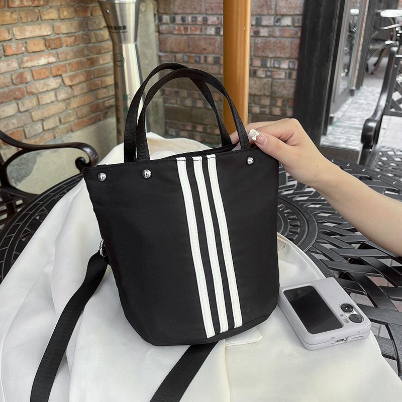 Casual simple lightweight bag women's summer new fashion nylon bucket bag commuter shoulder bag
