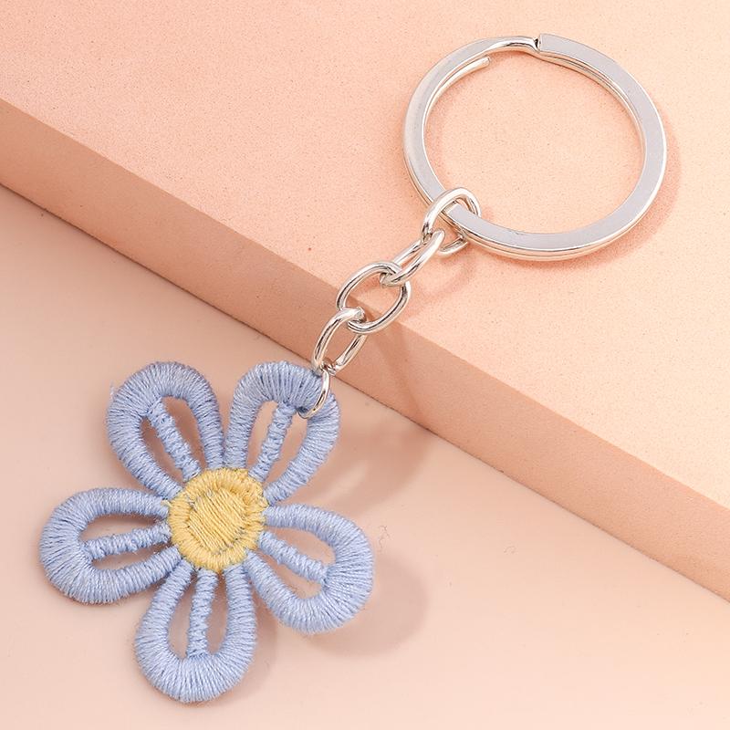 New Handmade Knitted Flower Keychain Crocheted Love Heart Keyring Pendants for Car Key Holder Handbag Decor Jewelry Gifts