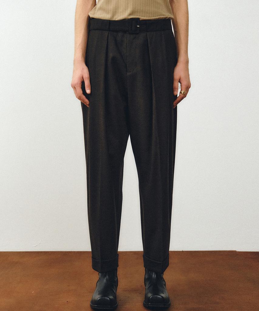 NOIRER Wool Belted Double-Pleated Slouchy Slacks (Brown)
