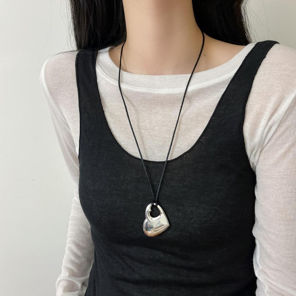 Asian Blogger-Inspired Saddle Bag Necklace: Luxury Women's Niche Sweater Chain Accessories