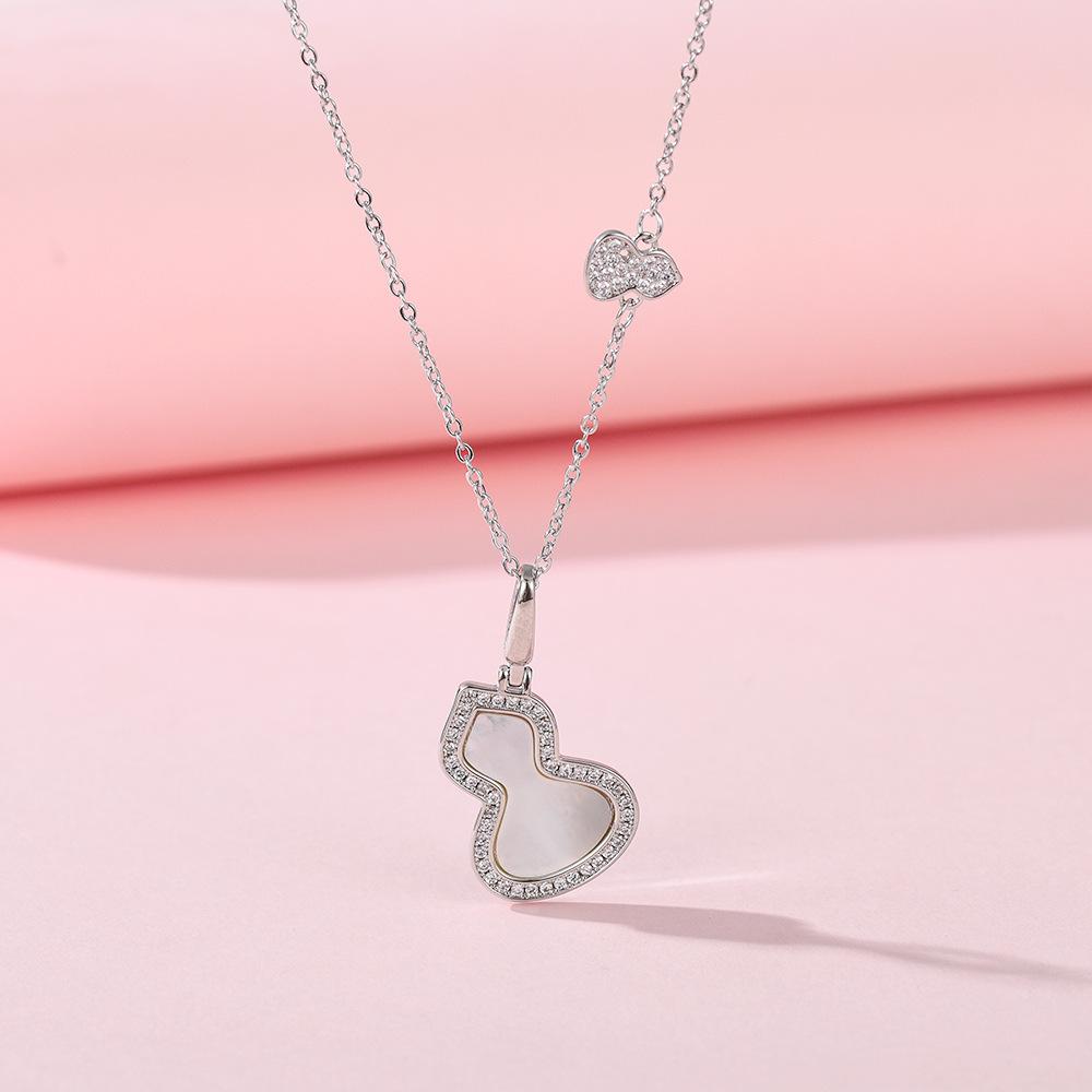 High quality Seiko agate gourd necklace Guochao niche white fritillary collarbone chain