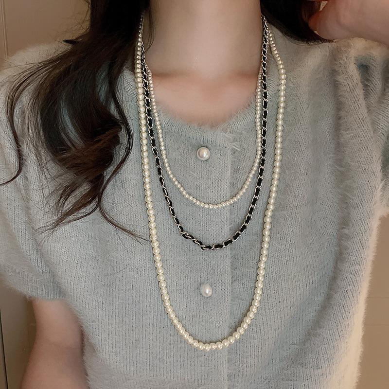 French Casual Wind Titanium Steel Triangle Necklace Light Luxury High Sense Simple Sweater Chain Trend Item Decoration Niche