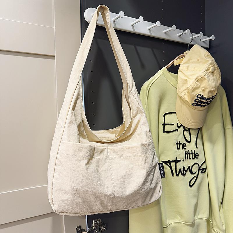 

Solid color messenger bag nylon dumpling cloth bag female student class shoulder bag light sports commuter cloth bag male белый