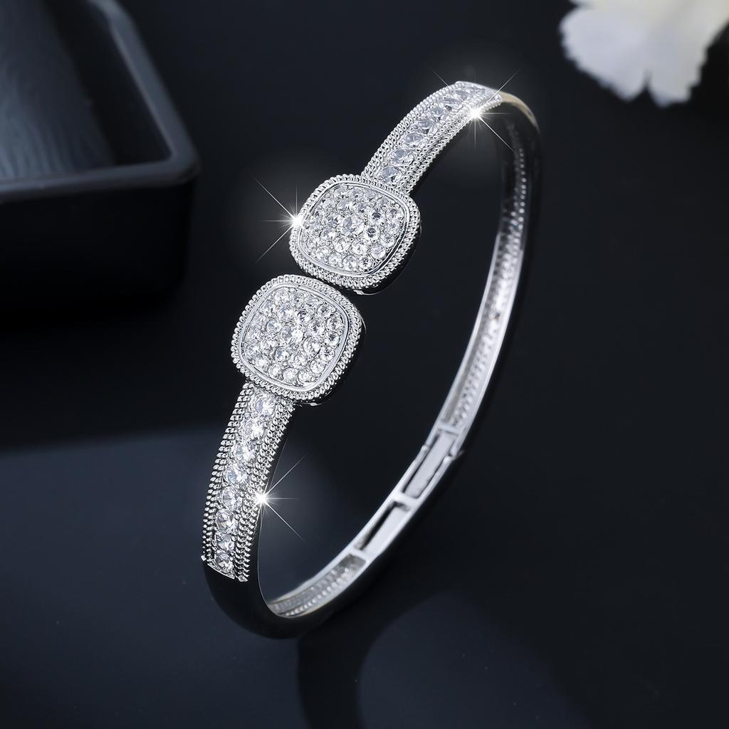Exquisite Full Sugar Cube Opening, Elegant and High-end Bracelet
