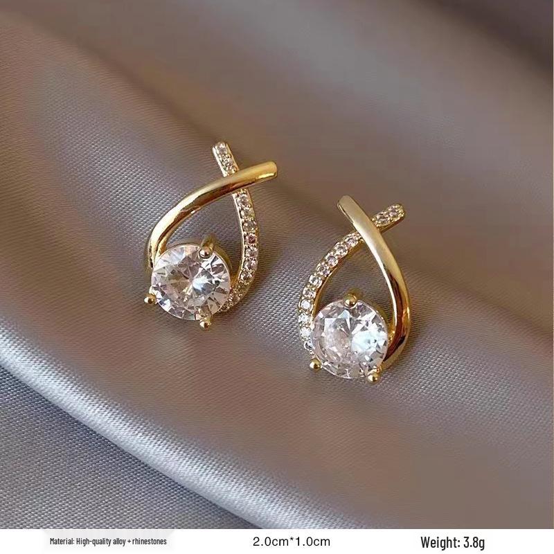 French Retro Pearl Plaid Earrings: Luxury Korean Studs for Women
