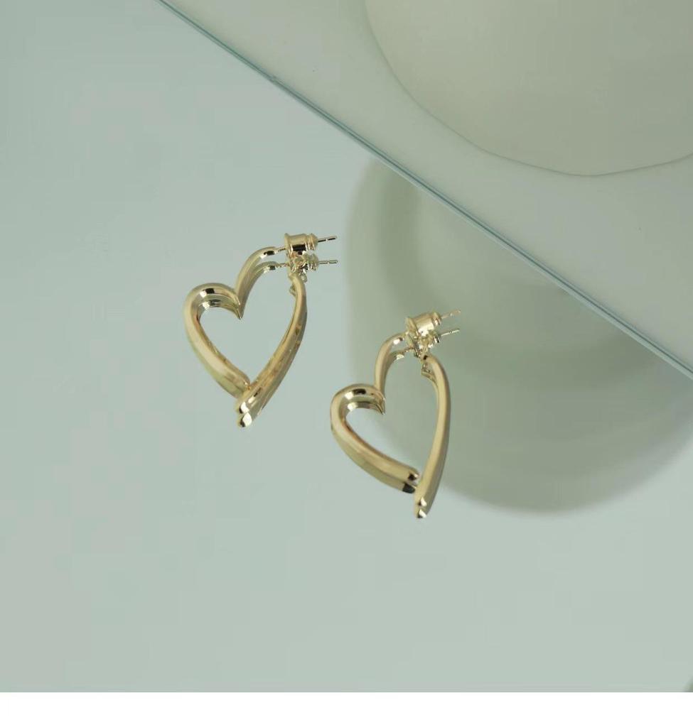 Gold Plated Heart Earrings: Cold Style Niche Design, No Piercing Ear Clips, Simple Mosquito Coil Ear Hoops for Women