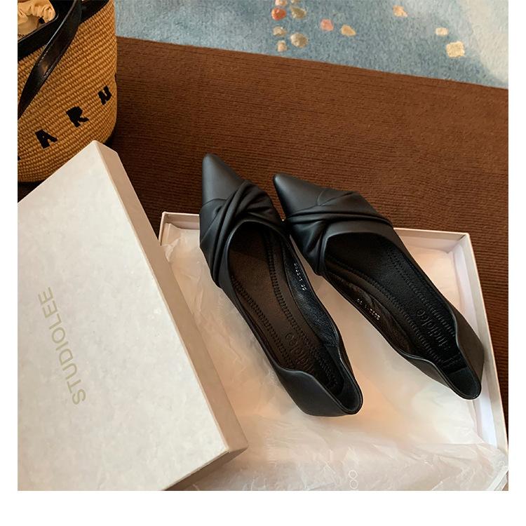 Grape mother summer soft leather temperament versatile simple kink surface pointed head shallow mouth flat bottom commuting single shoes women's