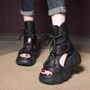 2026 Neue Sommer Schwarze Damen Pu Leder Sandalen Coole Knöchelstiefel Plateau Schuhe Keile Damen Sandalen Mode Outdoor Sandalias