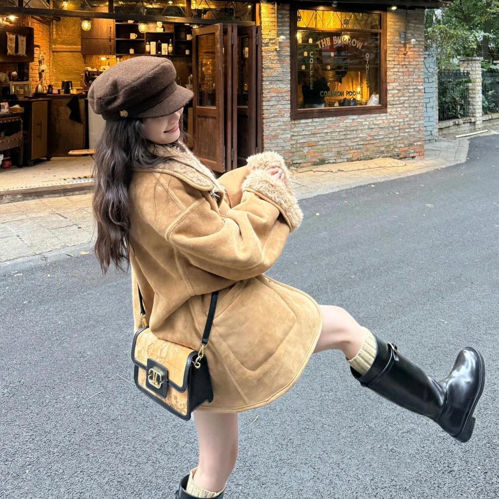 Autumn and winter new models wear fur integrated lamb wool locomotive clothes thickened suede plush coat women