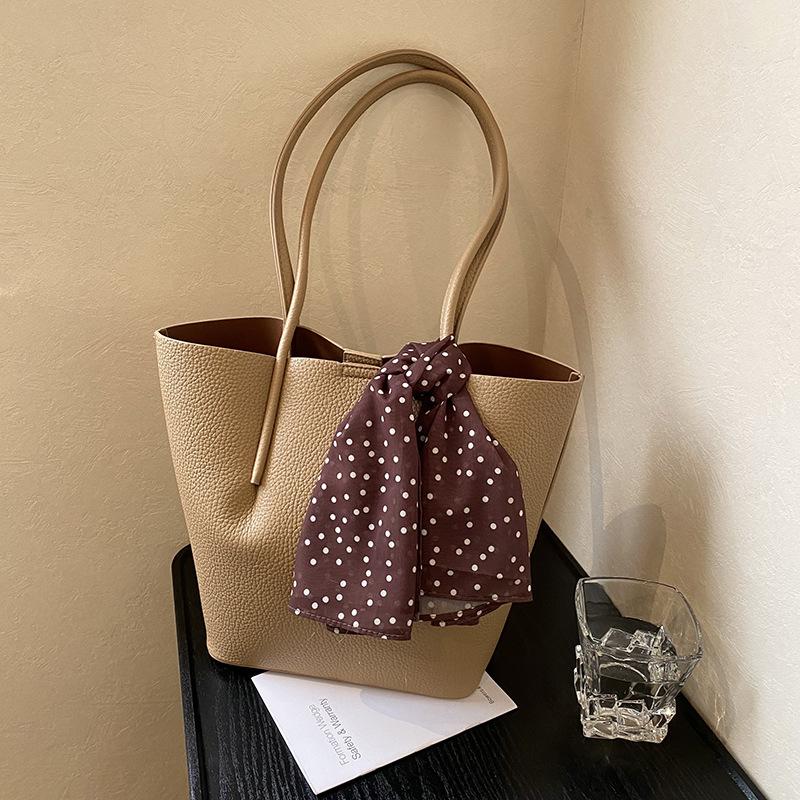 This year's popular bag women's large capacity 2025 new trendy spring and summer fashion hand carry shoulder bag commuter bucket bag