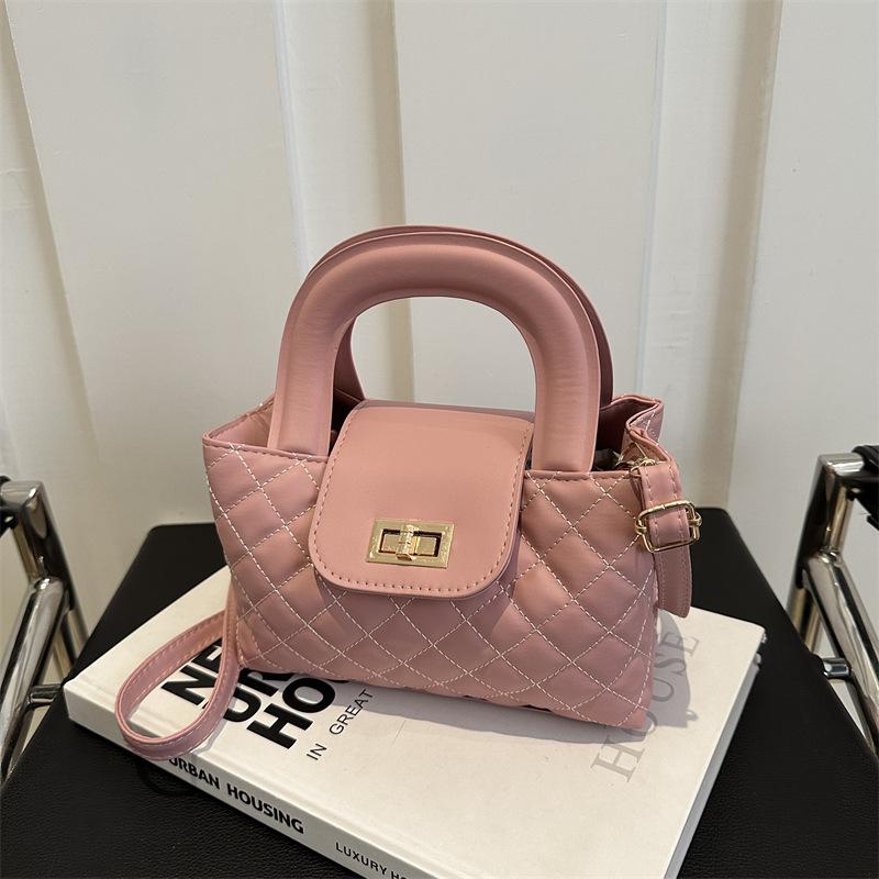 French Niche Diamond Chain Bag for Women's New Spring and Summer Fashion Handbag Commuting One-shoulder Crossbody Bag