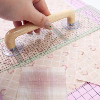 2 Pieces Suction Cup Ruler Handle Strong Adsorption for Crafting with Anti Slip Pads Holder