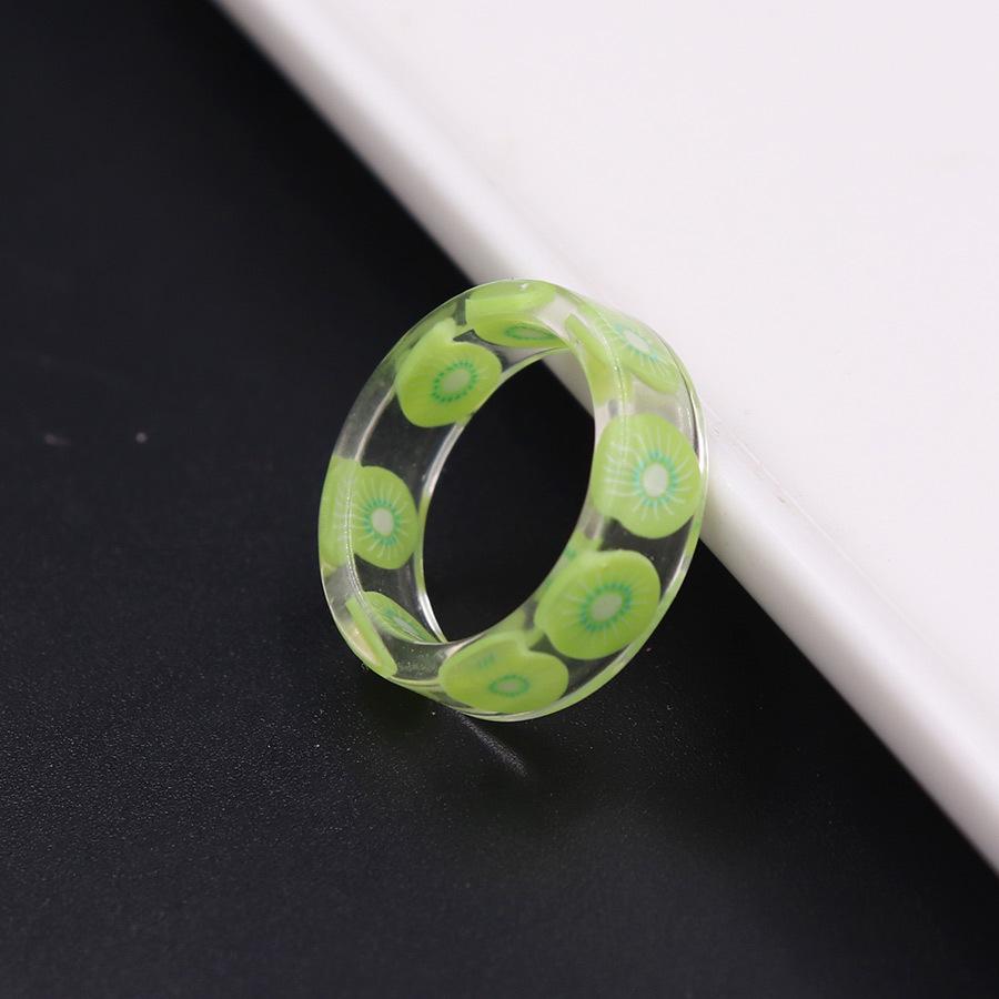 Barevný kreslený prsten z pryskyřice s ovocem a květinami - Roztomilá jahoda a okvětní lístky třešňového květu