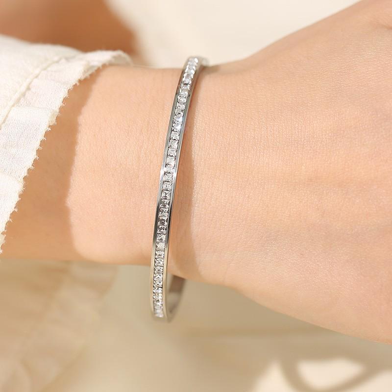 Women's Titanium Steel Bracelet with Inlaid Diamonds - Elegant Starry Design, Non-Fading, INS Style, High-End Full Diamond Bangle.