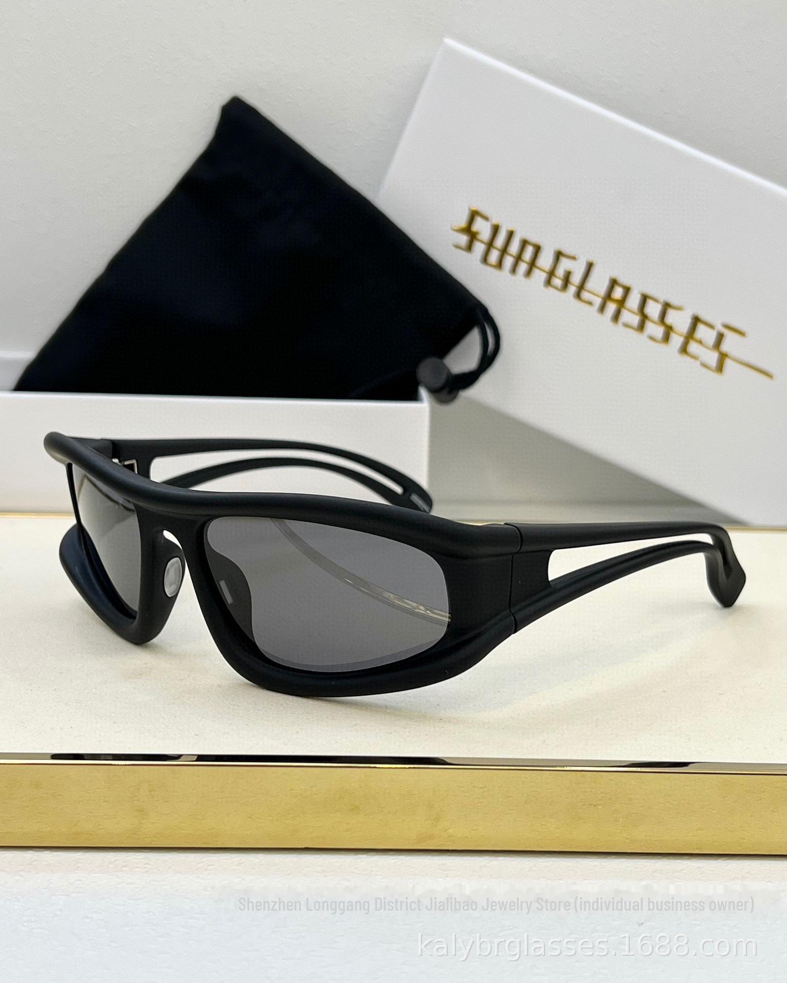 

Солнцезащитные очки MYK Harley Rider Cool Limited Edition в квадратной оправе с улучшенной защитой от солнца 70-19-125