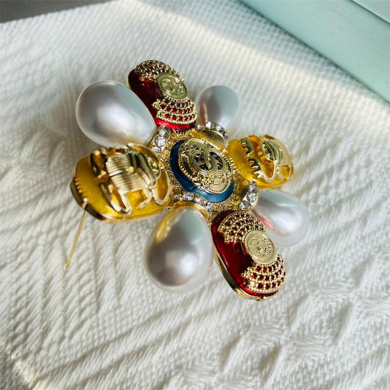 Brooch Baroque Court Style Simulation Pearl Corsage Pins for Women Men Vintage Accessories
