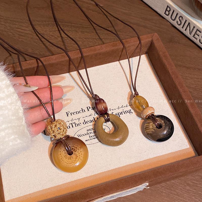 Bohemian Resin Round Pendant Necklace Fashion Commuter Sweater Chain Retro Ethnic Style Niche Decoration