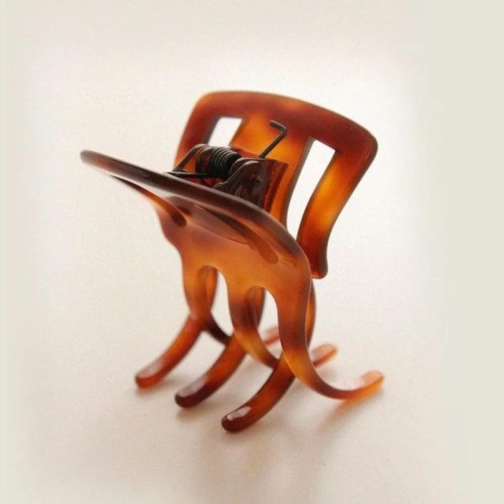 bydaisy Brown Square Hair Claw Clip Medium Bh0947