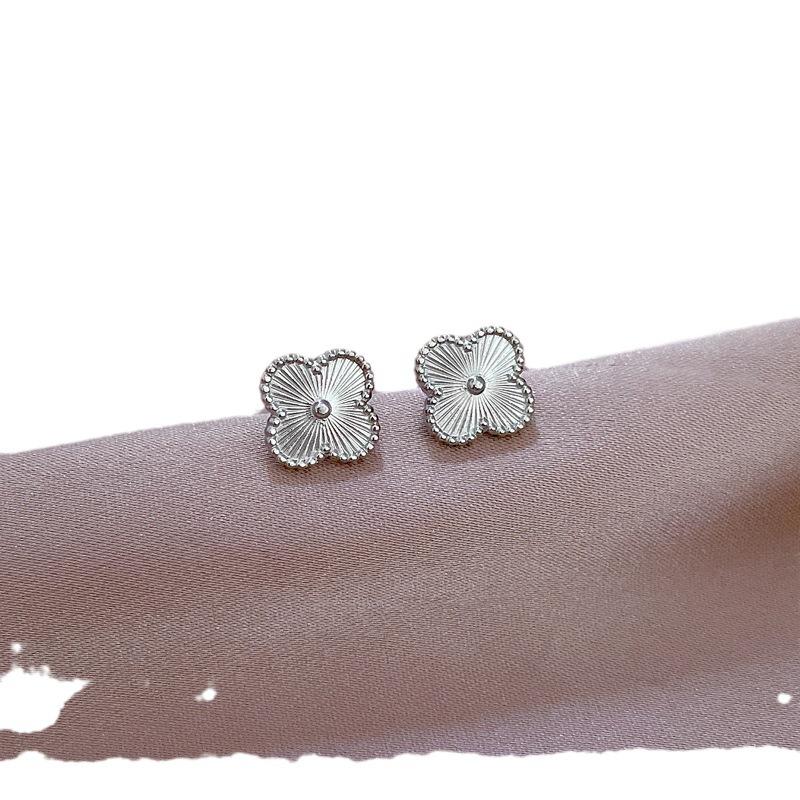 Retro Lucky Grass Minimalist Stud Earrings Cold Men'S And Women'S Earrings Personality Temperament Banquet Earrings