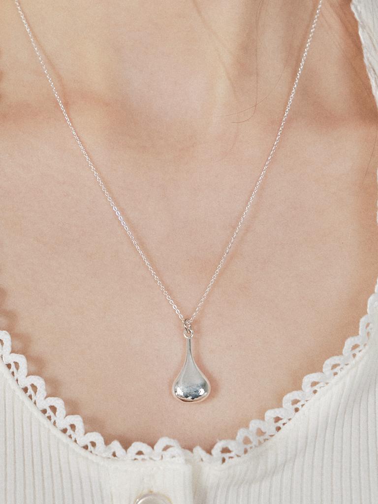 Engbrox Breezy Drop Long Necklace