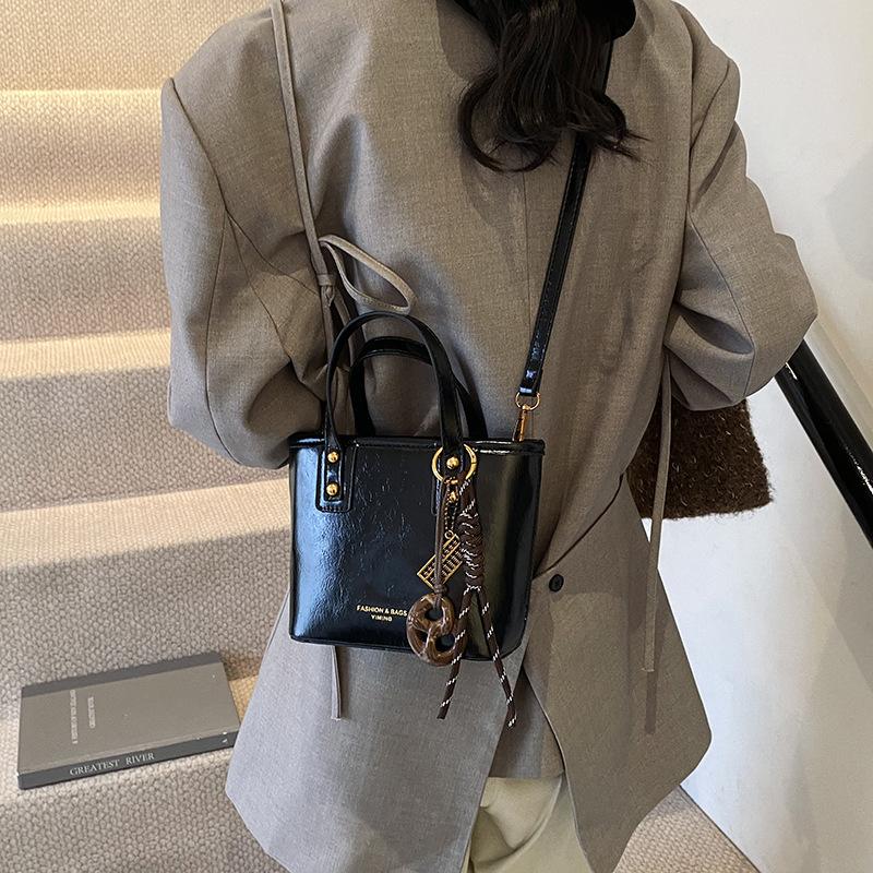 2025 New Bag Women's Bag Trendy Fashion Small Square Bag Popular Plush Pendant Shoulder Messenger Bag Premium Feeling Bag