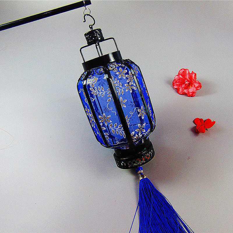 Hanfu Style Antique Handheld Lantern - Iron Art, Luminous Palace Lantern, Chinese Style Photography Prop, Flower Design