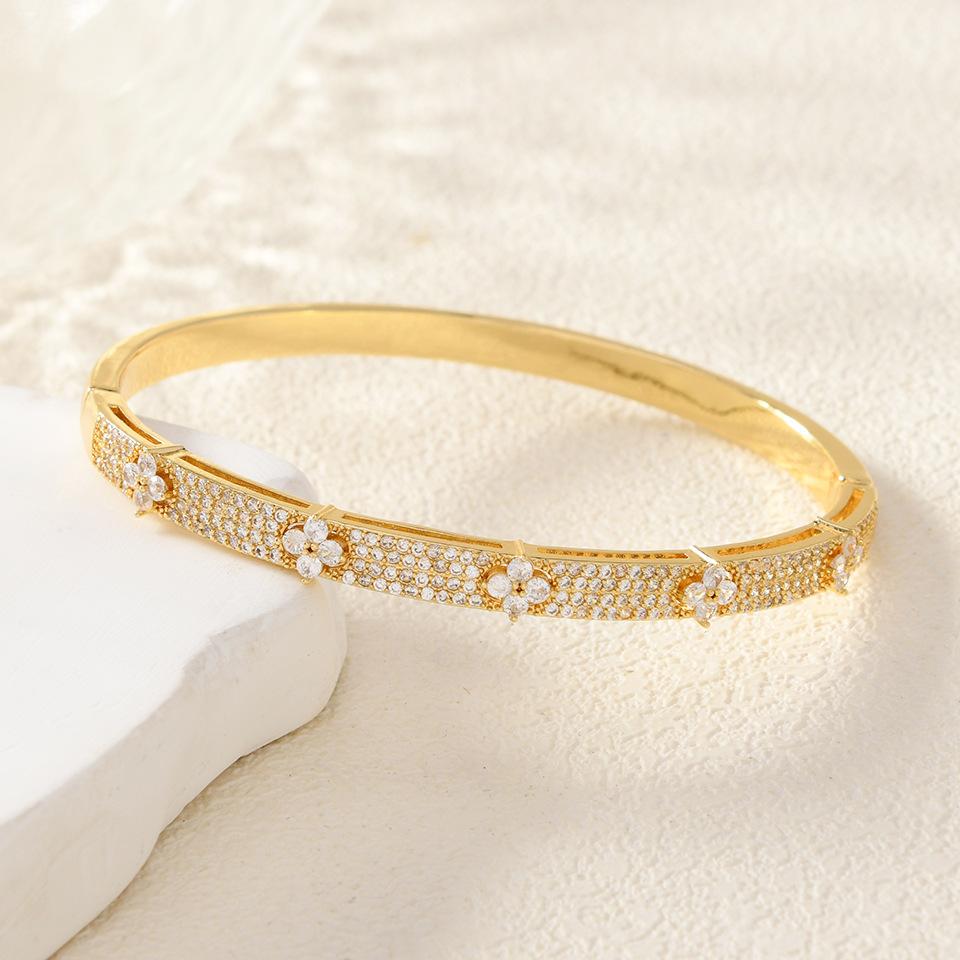 Fashionable Four-leaf Flower Fashionable Light Luxury High-end Zircon Versatile One Size(16-22CM)