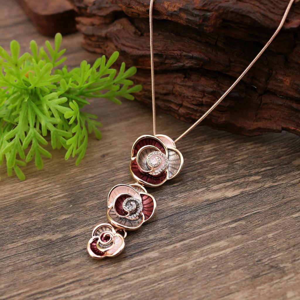 New enamel geometric rose pendant, diamond inlaid women's high-end fringed rose necklace