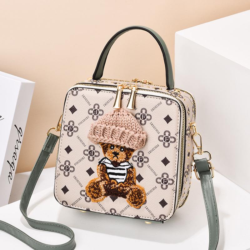 

Модная женская сумка кроссбоди на лето 2024 года - Маленькая квадратная сумка с принтом медведя