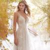 New European and American Wedding Dress Wish Sexy, Fashionable V-neck Sleeveless Lace Wedding Dress
