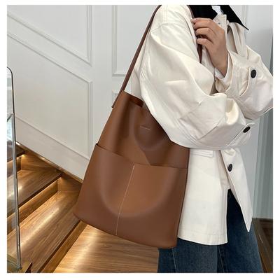 Monochrome PU-Umhängetasche mit großer Kapazität für Damen, schlicht und vielseitig, klassischer Pendlerstil, lässig