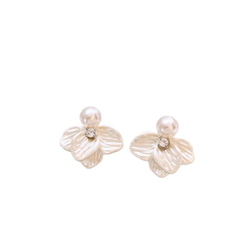 Sweet Imitation Pearl Petal Stud Earrings for Women Girls Korean-Style Temperament Flower Drop Earring Party Jewelry Accessories