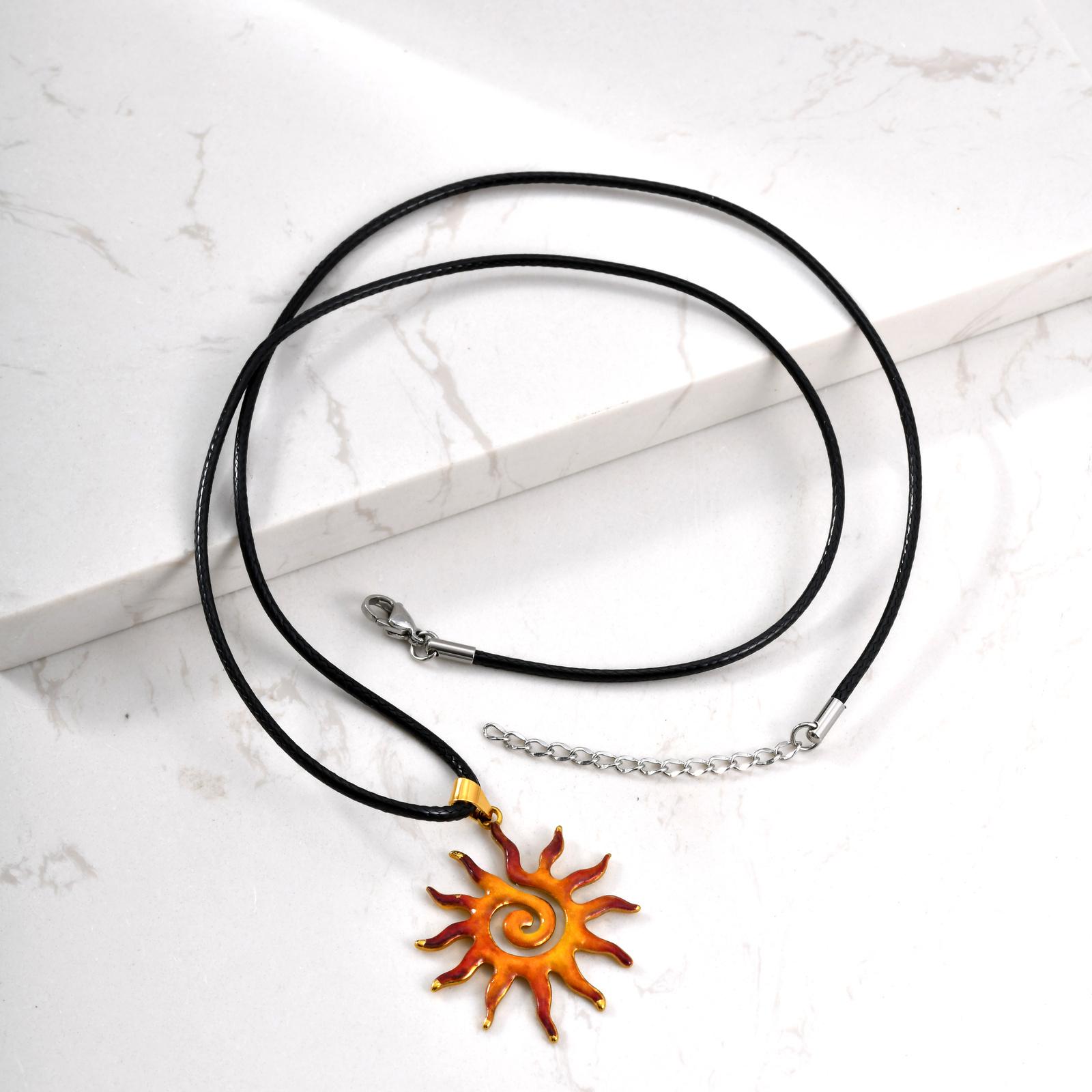

Trend Personality Hollowed Sun Pendant for Women Stainless Steel Sun Pendant Retro Geometry Black Rope Necklace Fashion Jewlery