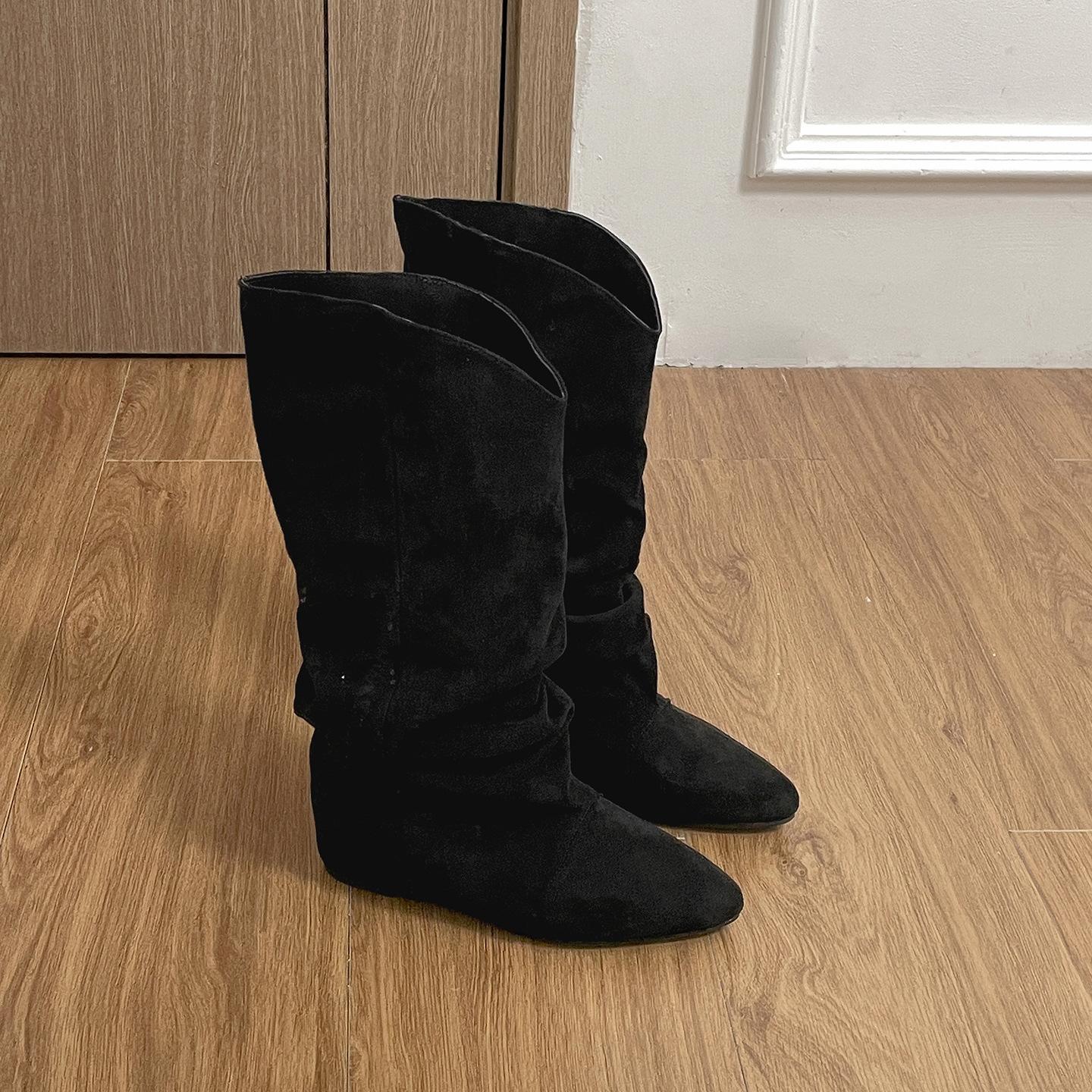 

Queen Fan Vintage British Flat Bottom Inner Heightening Boots Women s 2025 New Autumn with Skirt Skinny Pile Boots 35 чёрный