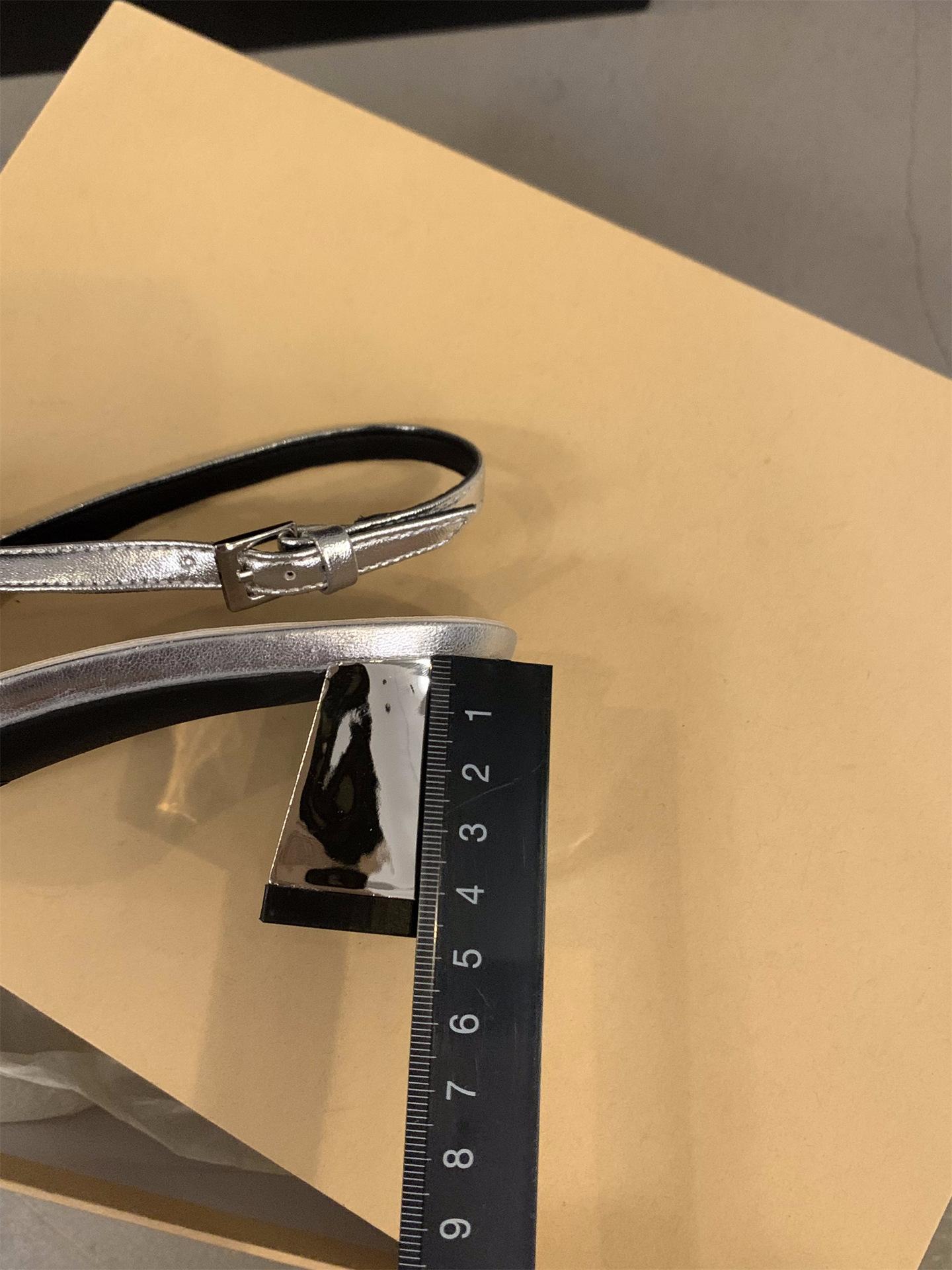 

Черные босоножки с сумкой на среднем и высоком каблуке, женская обувь 2025, новинка лета, нишевые, с французским темпераментом, светские, пустые туфли-лодочки 39