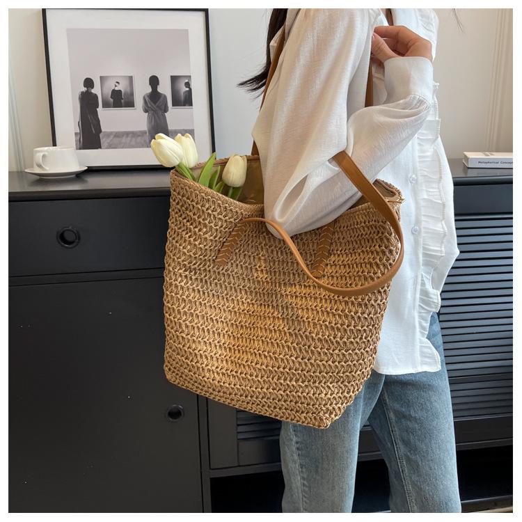 Large Capacity Straw Bag Women's New Commuter Shoulder Bag Seaside Vacation Beach Bag Woven Straw Tote Bag for Women