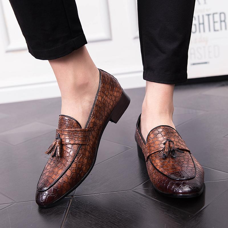 Fashion Men Business Fringed Shoes Men Casual Comfortable Designer Fashionable Pointed-toe Leather Shoes Banquet Shoes Sizes 38-46
