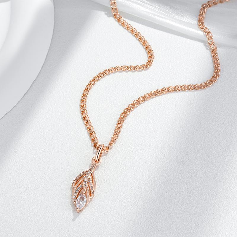 Zircon Leaf Women's Necklace Golden Pendant Shiny Fashion Jewelry Personality Party Accessories