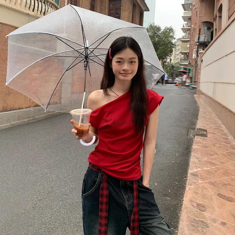Women's Slim-Fit Spicy Girl One-Shoulder Letter Print Top, Short Sleeve, Fake Two-Piece, Perfect for Summer Commutes.