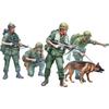 Master Box 135 Amerykański żołnierz z wojny w Wietnamie 4 ciała, 1 pies Patrol psów Plastikowy model MB35238