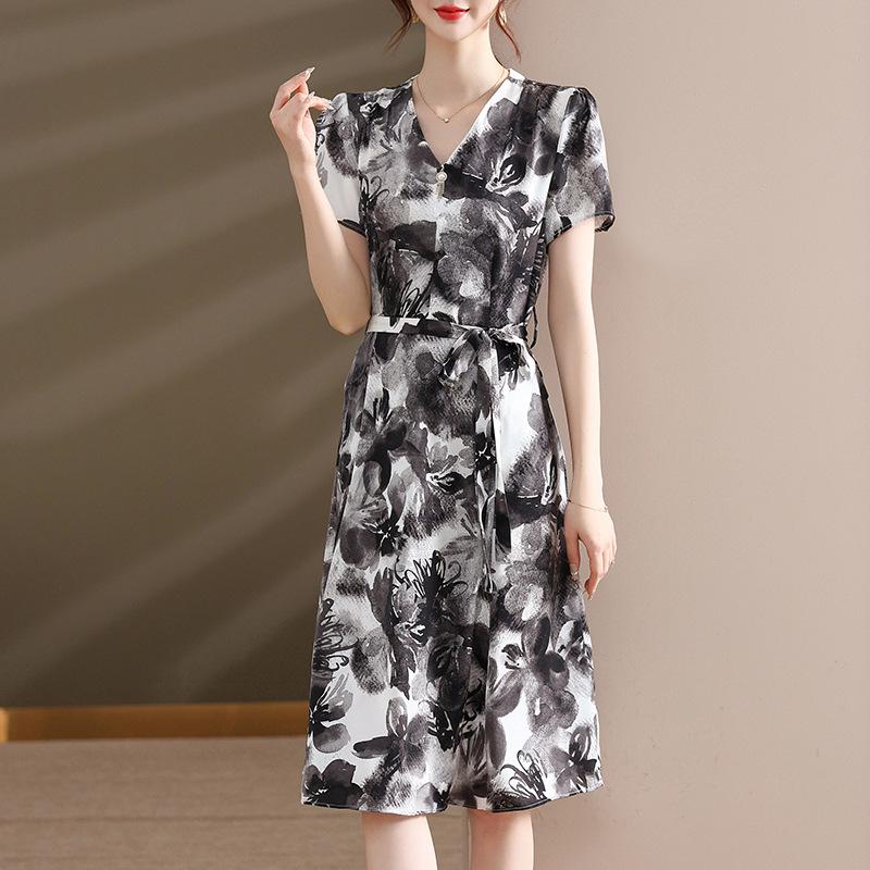 

Elegant Floral Chiffon Midi Dress - Summer 2026 Style for Middle-Aged & Elderly Women 4XL (approx. 145-160 lbs) чорний