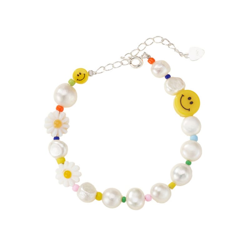 

FINDELISE Daisy Freshwater Pearl Bracelet White