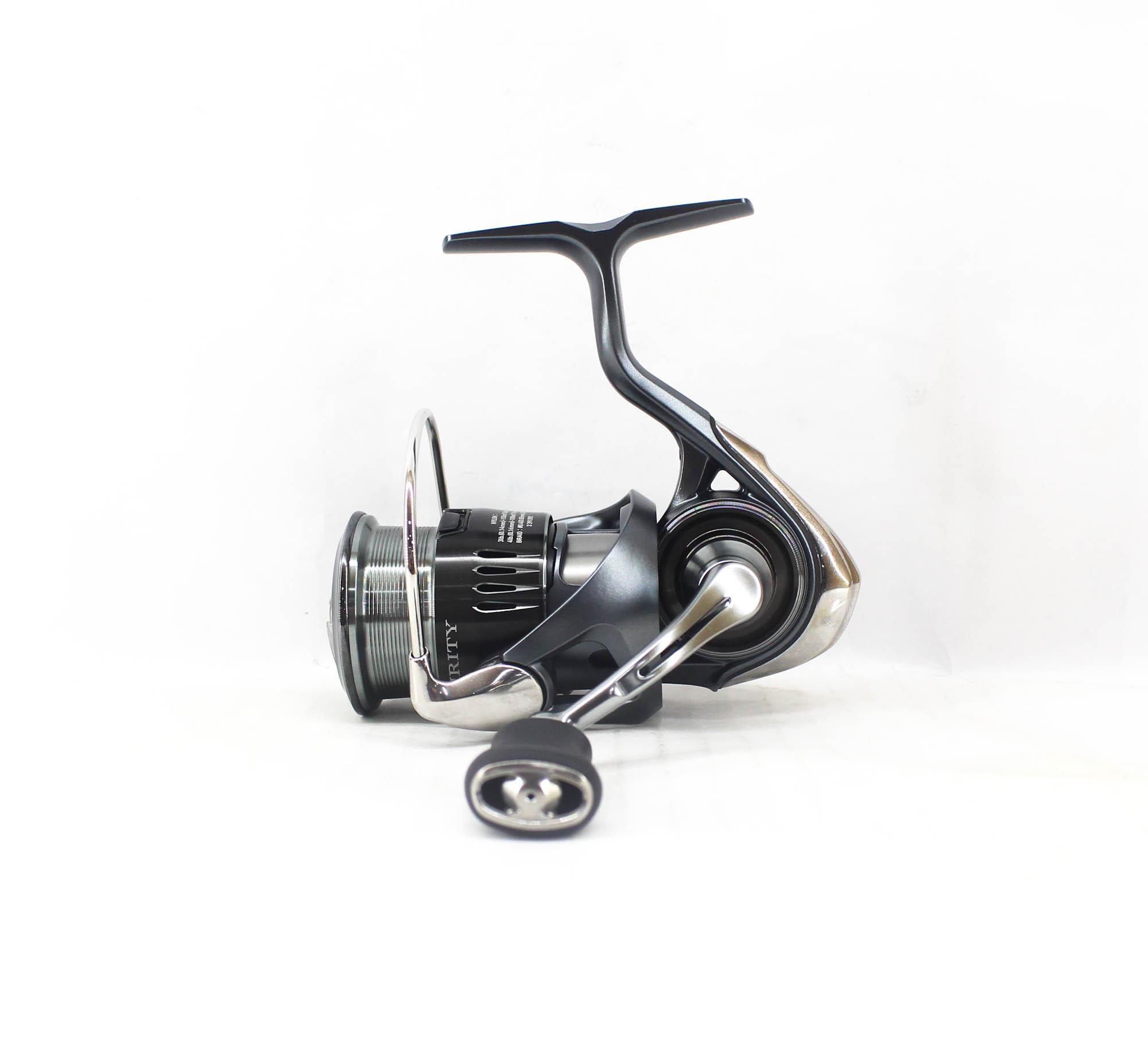

Катушка Daiwa спиннинговая 23 Airity ST LT2000S-P (1392)